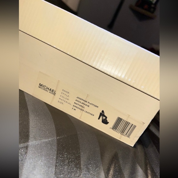 Michael Kors Josephine platform heels - Picture 3 of 4